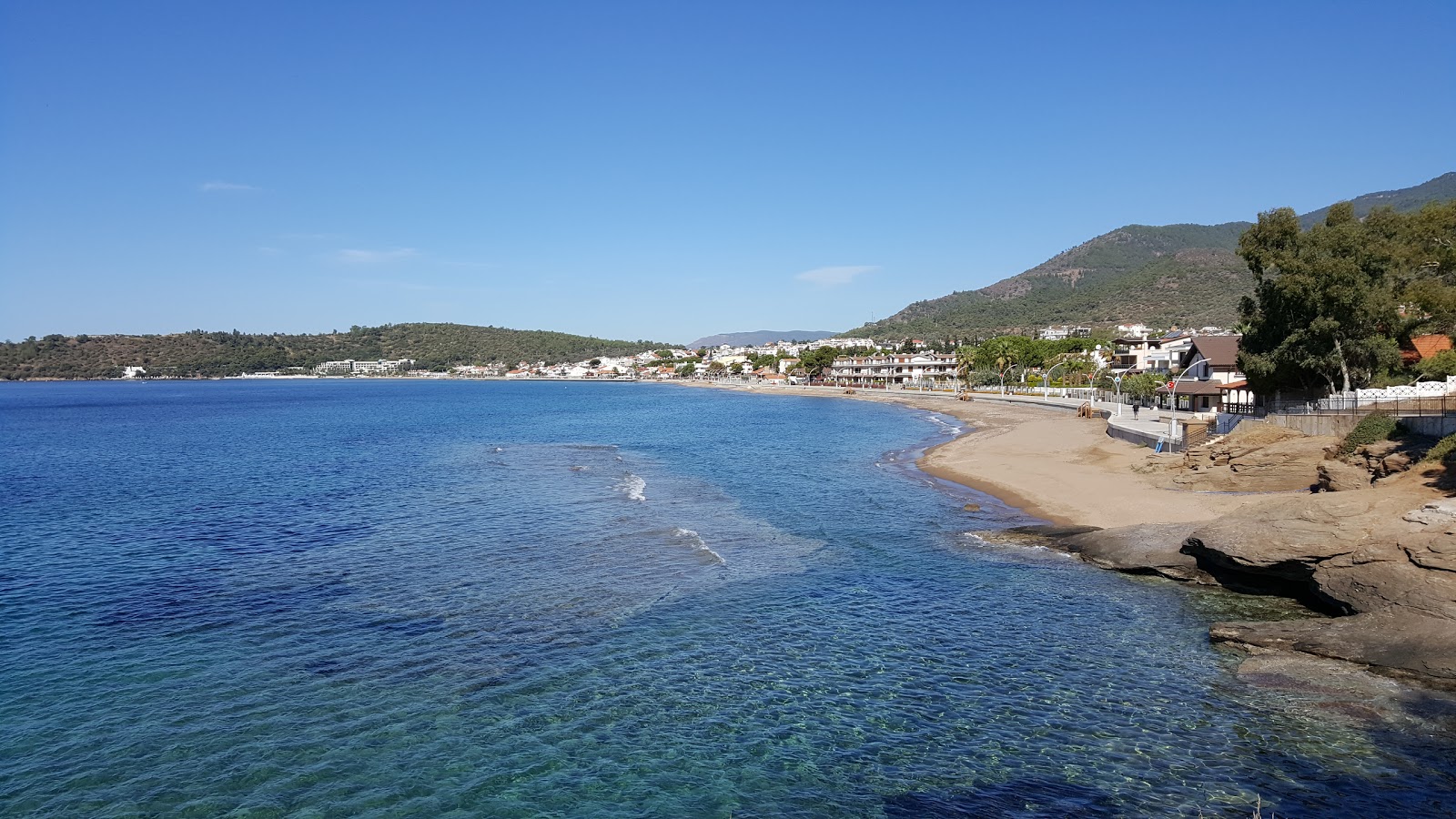 Fotografija Sukuralti beach V z rjavi pesek površino