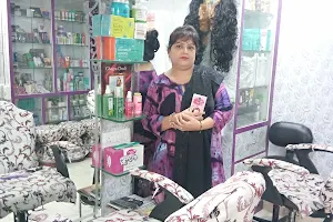 Heena Beauty Parlour And Training Centre image