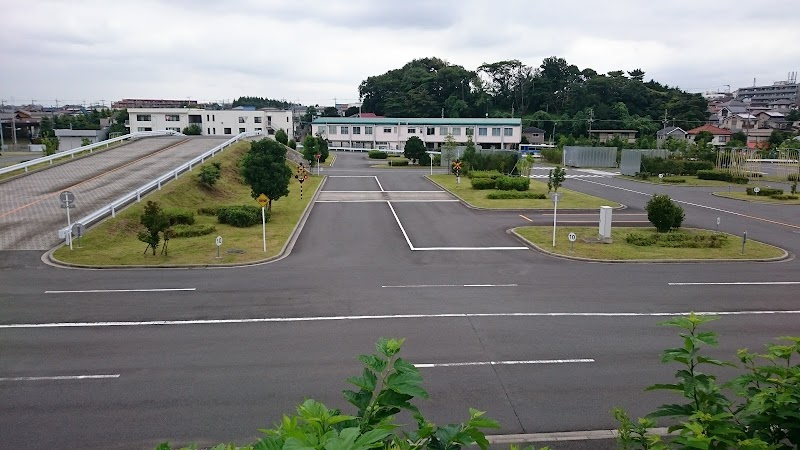 （財）神奈川県交通安全協会 自動車試験場内車庫