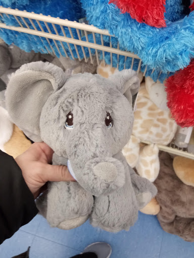 Shopping Mall «Deer Creek Shopping Center», reviews and photos, 3200 Laclede Station Rd, Maplewood, MO 63143, USA