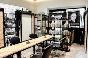 Contrasto AVEDA Concept Salon - Parrucchieri Parrucchiere Firenze image