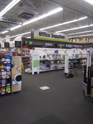 Office Supply Store «Staples», reviews and photos, 4610 N Clark St, Chicago, IL 60640, USA