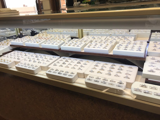 Jewelry Buyer «Harry C Glinberg Jewelers Inc», reviews and photos, 2675 N Mayfair Rd #305, Milwaukee, WI 53226, USA