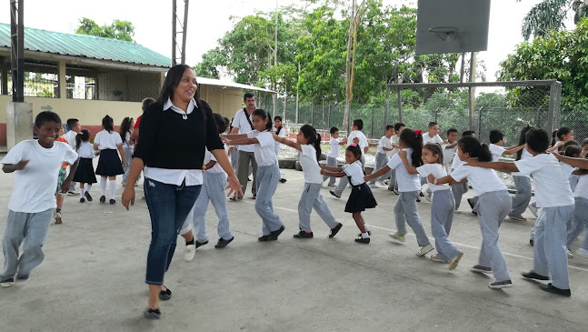 Opiniones de Escuela Jaime Roldos en Nueva Loja - Escuela