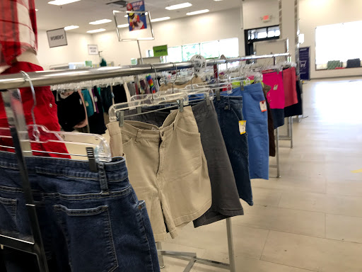 Thrift Store «Goodwill Retail Store of Alton», reviews and photos, 1719 Homer Adams Pkwy, Alton, IL 62002, USA