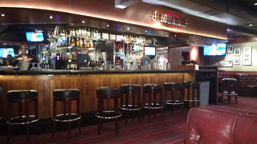 Shopping Mall «Fig Garden Village Shopping Center», reviews and photos, 790 W Shaw Ave, Fresno, CA 93704, USA