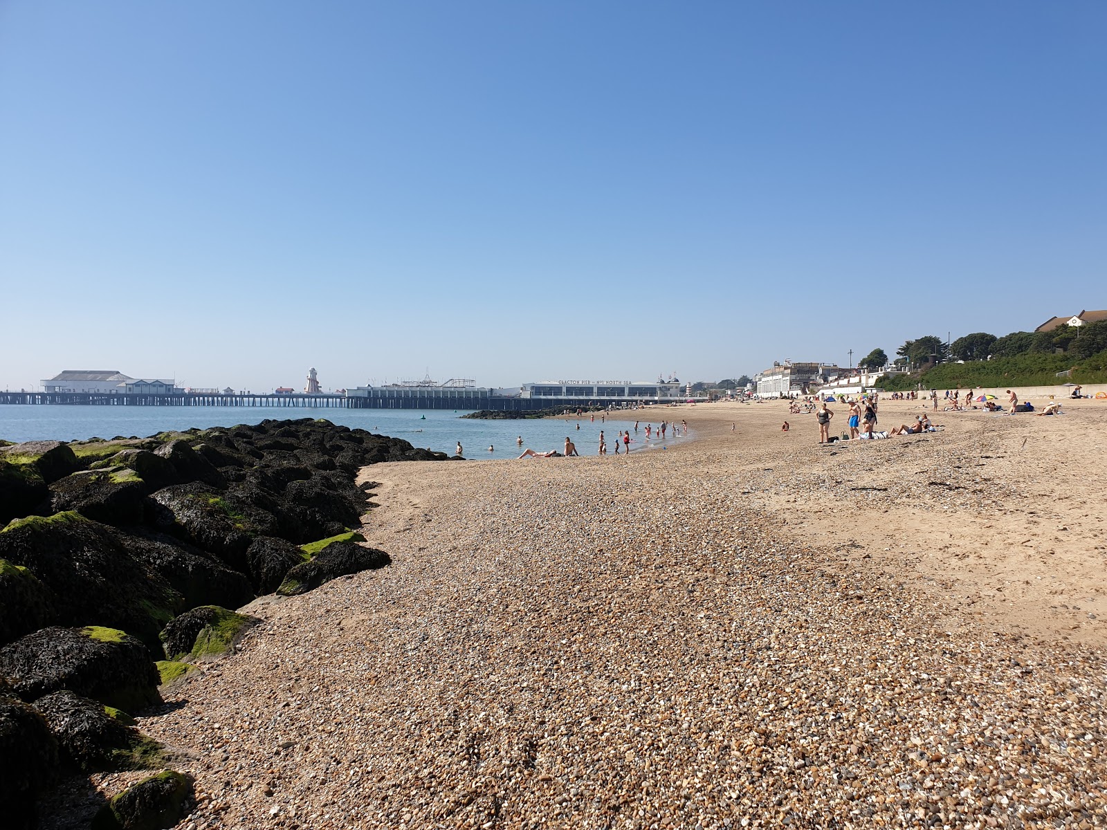 Foto af Clacton beach med rummelige multi -bugter