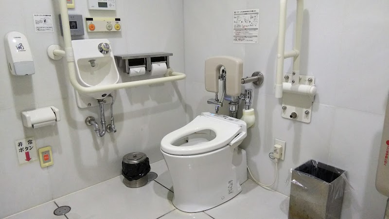 障害者用公衆トイレ
