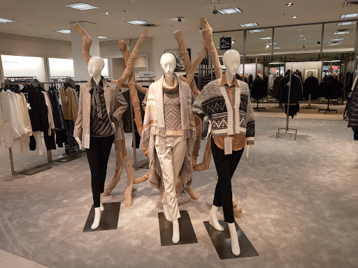 Department Store «Saks Fifth Avenue», reviews and photos, 26100 Cedar Rd, Beachwood, OH 44122, USA