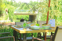 Atmosphère du Restaurant Au Bord de l'Eau à Le Mazeau - n°1