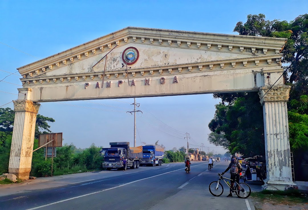 Pampanga-Bulacan Boundary Arch