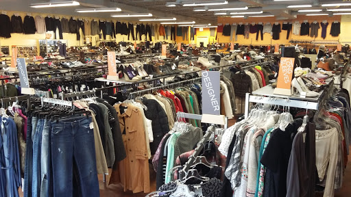 Used Clothing Store «Crossroads Trading Co.», reviews and photos, 2711 N Clark St, Chicago, IL 60614, USA