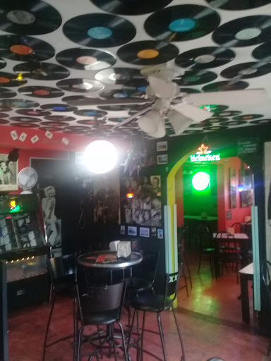 Charly's bar