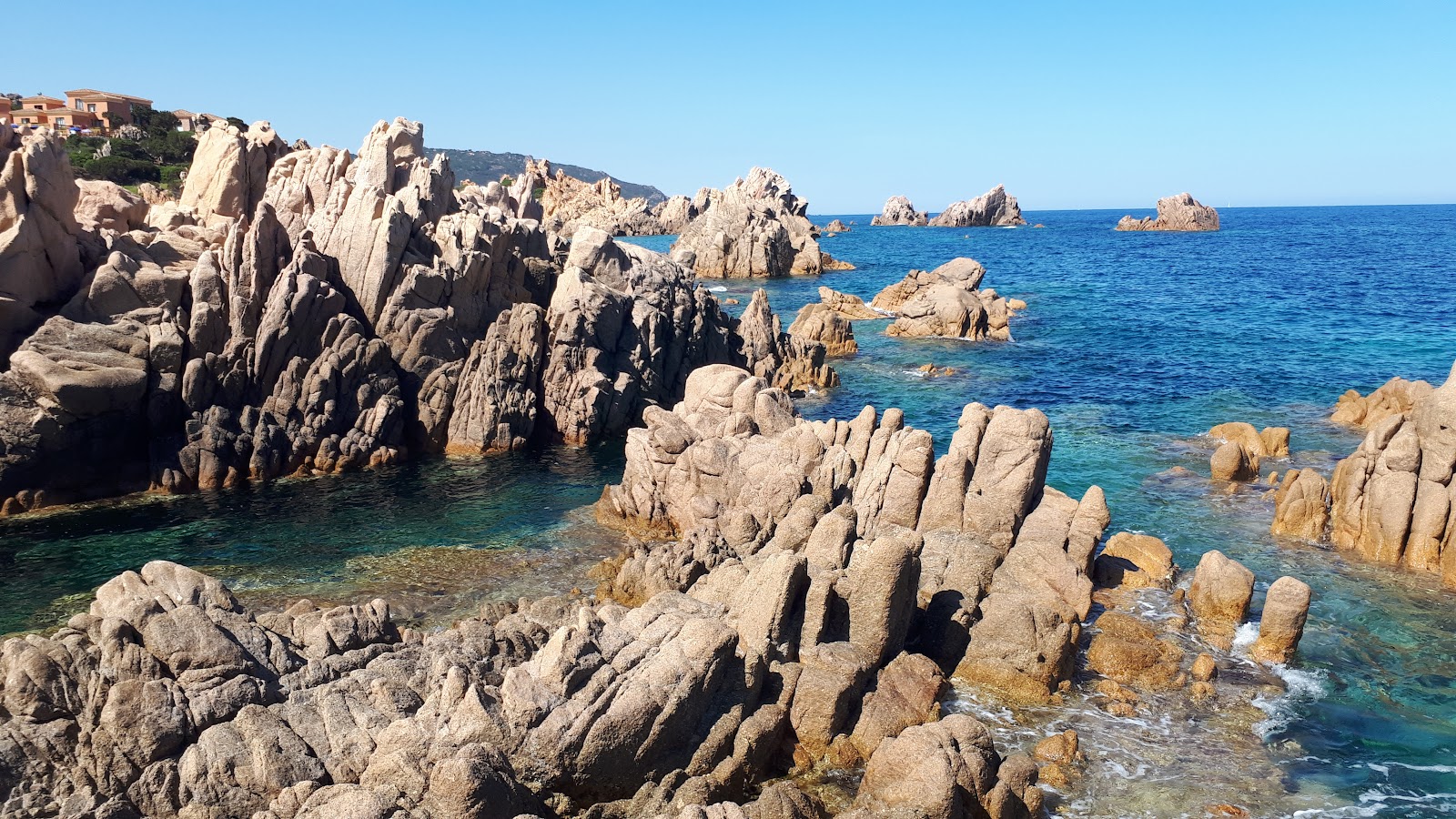 Foto van Spiaggia Li Baietti met blauw puur water oppervlakte