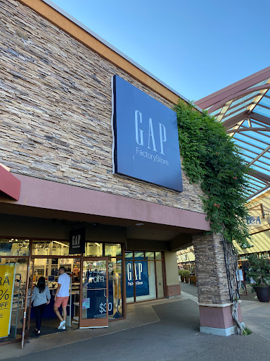 Clothing Store «Gap Outlet», reviews and photos, 1001 N Arney Rd, Woodburn, OR 97071, USA