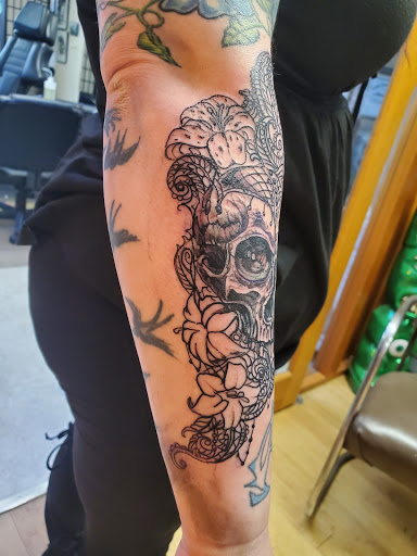 Tattoo Shop «Crossover Tattoo», reviews and photos, 338 SW Bay Blvd # B, Newport, OR 97365, USA