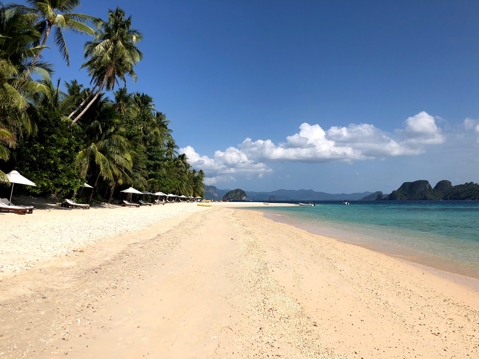 Foto von Pangulasian Island Strand mit heller sand Oberfläche