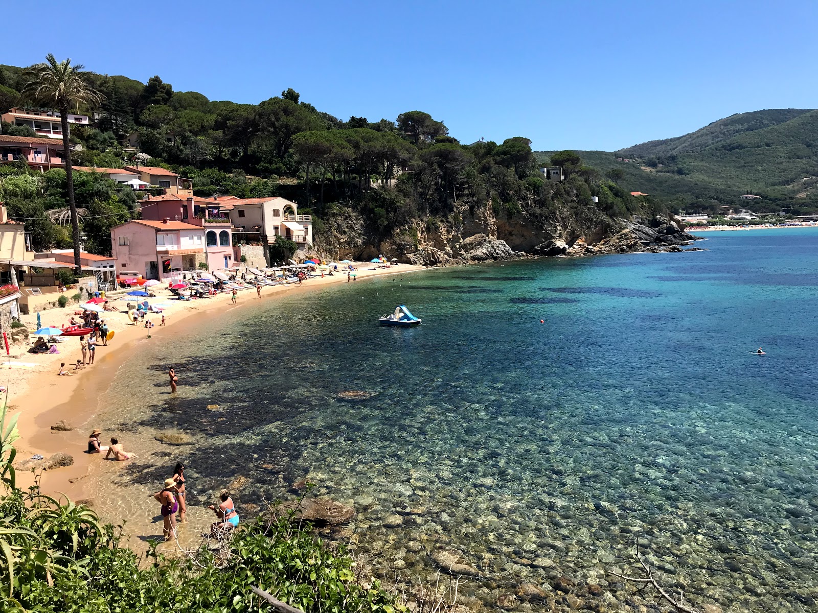 Foto von Forno Strand mit kleine bucht