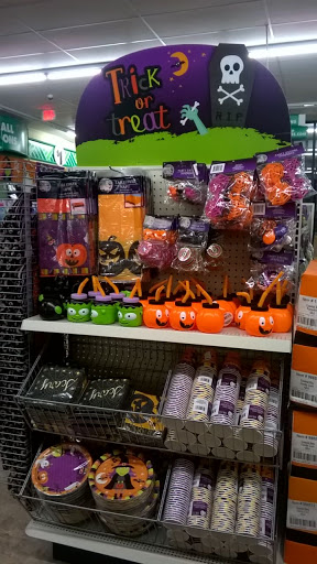 Dollar Store «Dollar Tree», reviews and photos, 7041 Brookfield Plaza, Springfield, VA 22150, USA