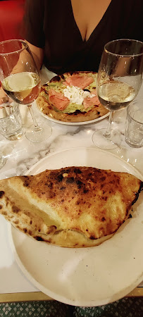 Pizza du Restaurant italien Chez Carlo Cordeliers - Pizzas au feu de bois à Lyon - n°15