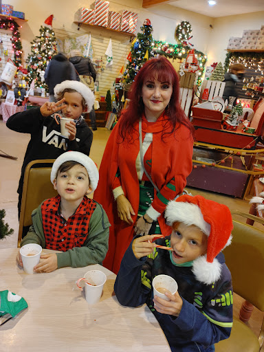 Gift Shop «Sleighbells Of Sherwood (Seasonal Business Open July1-December 23)», reviews and photos, 23855 SW 195th Pl, Sherwood, OR 97140, USA