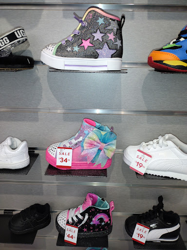 Shopping Mall «Gateway Centre Plaza», reviews and photos, Howard St, Chicago, IL 60626, USA