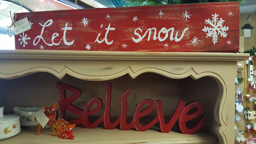 Furniture Store «3 Vintage Chicks», reviews and photos, 13012 N Cave Creek Rd, Phoenix, AZ 85022, USA