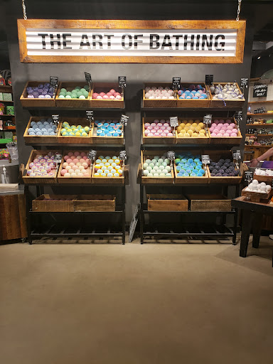 Cosmetics Store «Lush Cosmetics», reviews and photos, 104 Walden Galleria, Buffalo, NY 14225, USA