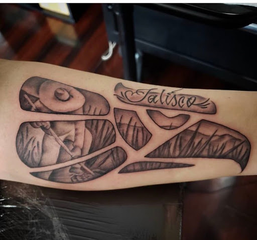 Tattoo Shop «Ink & Iron Custom Tattoo Studio», reviews and photos, 3700 N Cicero Ave, Chicago, IL 60641, USA