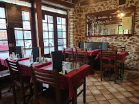 Atmosphère du Restaurant La Taverne à Villeneuve-le-Comte - n°6
