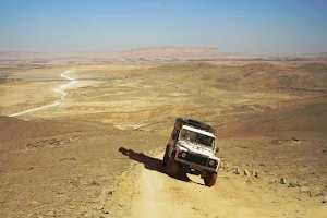 Sahar tours - סהר טיולי ג'יפים במכתש רמון image