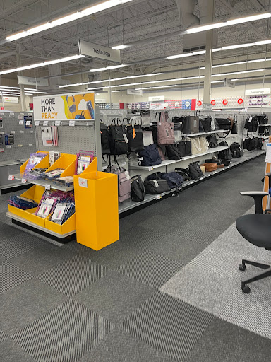 Office Supply Store «Staples», reviews and photos, 500 Grossman Dr, Braintree, MA 02184, USA