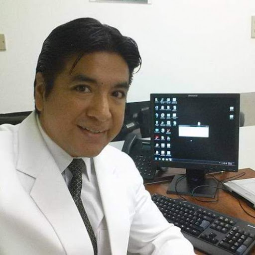Dr. Victor Manuel Soles Quineche, Urólogo