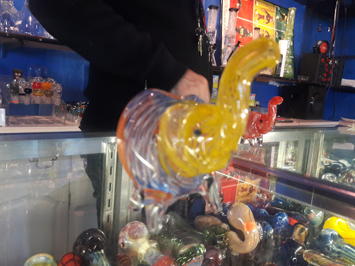 Tobacco Shop «Twisted Smoke Shop (Sunrise Plaza)», reviews and photos, 7777 Sunrise Blvd, Citrus Heights, CA 95610, USA