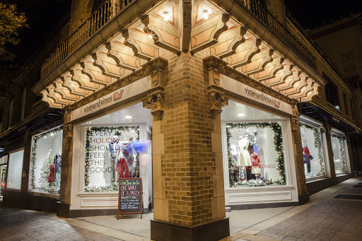 Vineyard Vines, 4700 Broadway St, Kansas City, MO 64112, USA, 