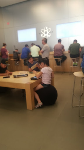 Apple Valencia Town Center image
