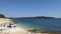 Saint Jerolim Beach'in fotoğrafı düz bir kıyı şeridi ile birlikte