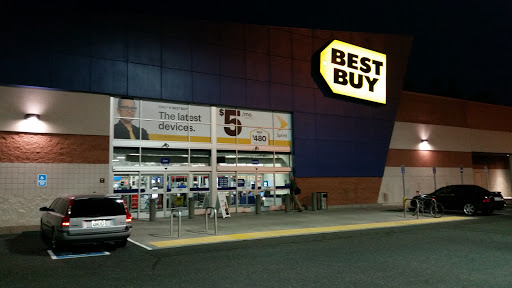 Electronics Store «Best Buy», reviews and photos, 2055 N Tomahawk Island Dr, Portland, OR 97217, USA