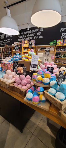 Cosmetics Store «Lush Cosmetics», reviews and photos, 101 Jordan Creek Pkwy #11273, West Des Moines, IA 50266, USA