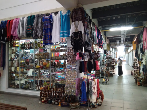 Chinese clothing shops in Quito