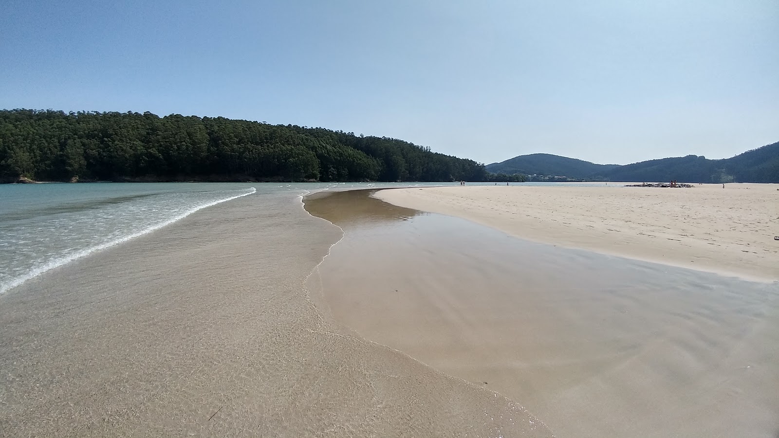 Foto van Playa de Vilarube met hoog niveau van netheid