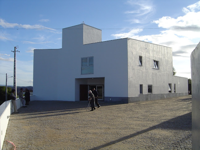 Avaliações doCentro Social Caeiro da Matta - Midões em Barcelos - Igreja