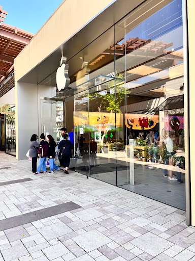 Apple Valencia Town Center image