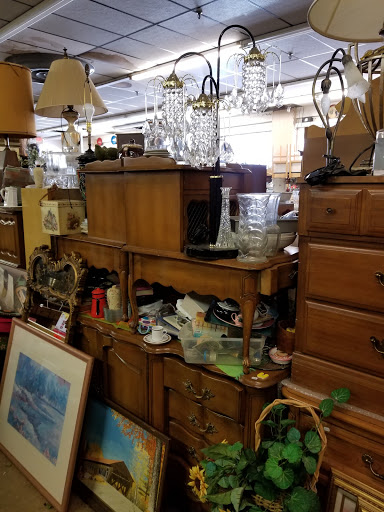 Antique Store «Englishtown Antiques & Used», reviews and photos, 42 Main St, Englishtown, NJ 07726, USA