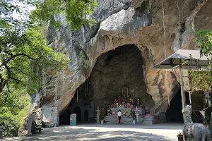 Kinh Chu Cave image