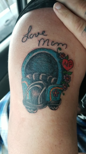 Tattoo Shop «Big Dog Tattoos», reviews and photos, 111 S Jefferson St, Mount Pleasant, IA 52641, USA