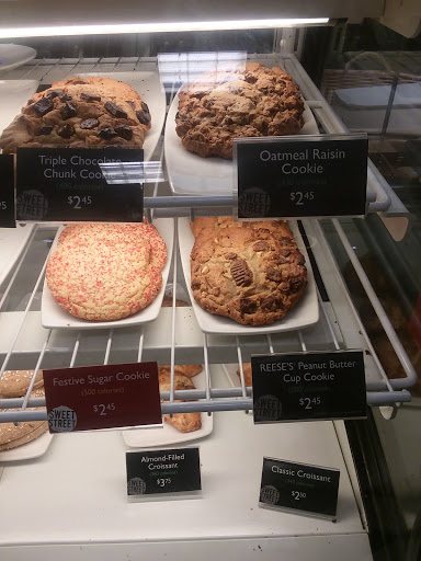 Book Store «Barnes & Noble Booksellers Valencia», reviews and photos, 23630 Valencia Blvd, Santa Clarita, CA 91355, USA