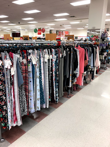 Department Store «T.J. Maxx», reviews and photos, 34 E Ridgewood Ave, Paramus, NJ 07652, USA