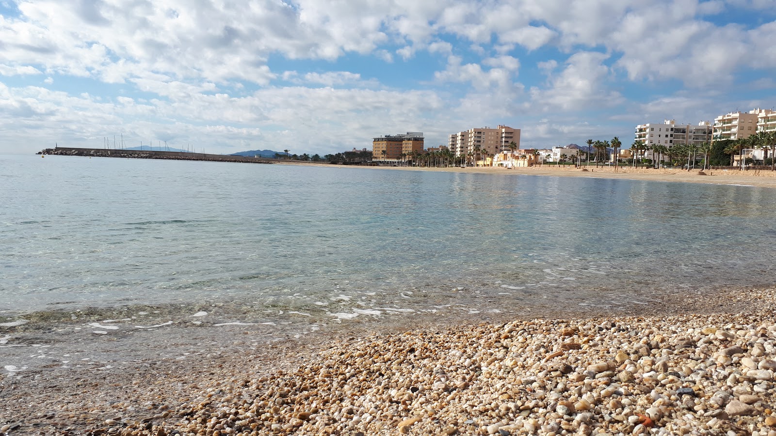 Foto van Playa de Poniente met grote baaien