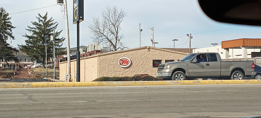 Liquor Store «Keg Liquors», reviews and photos, 617 E Lewis and Clark Pkwy, Clarksville, IN 47129, USA